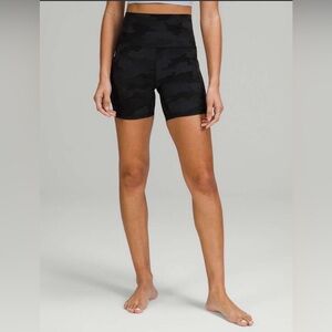 Lululemon Wunder Train High-Rise Short
6"Incognito Camo Multi Grey